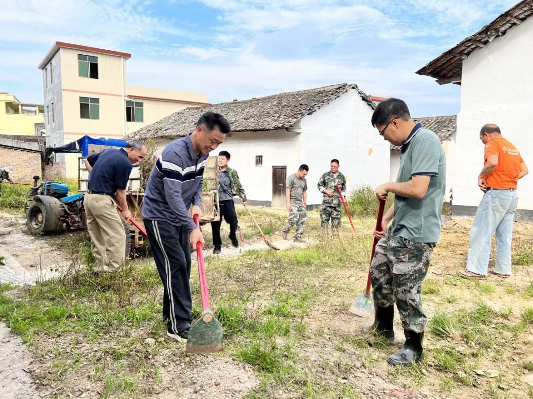 宋在軍帶頭開展農村人居環(huán)境整治行動